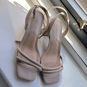 Women size 7 beige color, french connection brand.